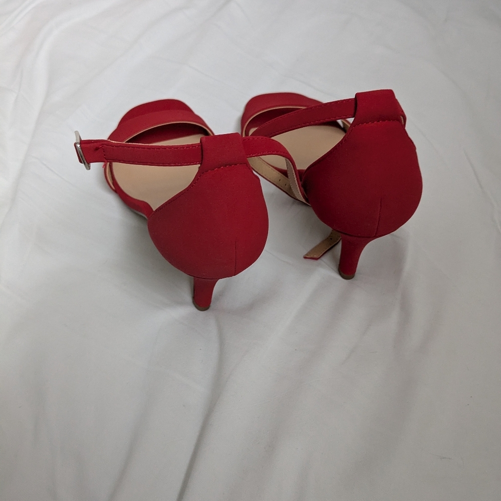 Red heels - Picture 2 of 5